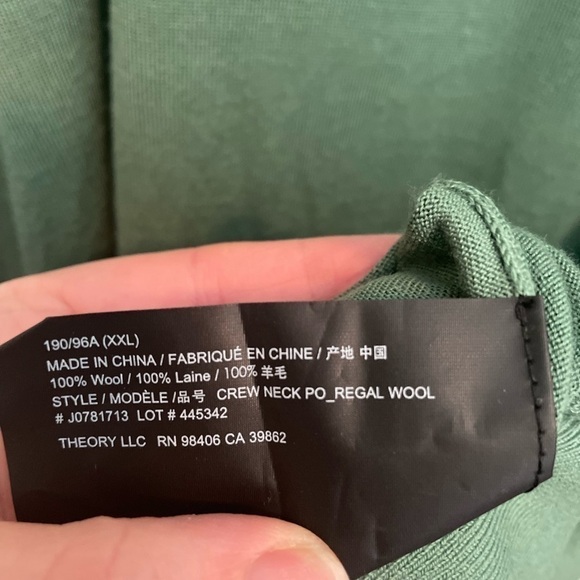 THEORY Crewneck lightweight sweater In green - Picture 10 of 14
